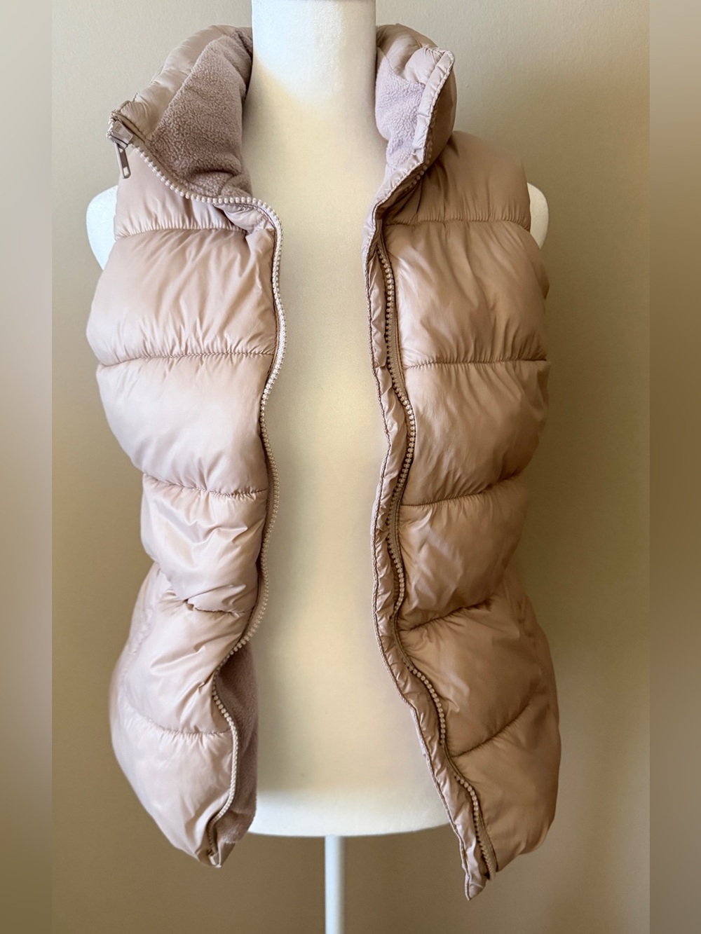 Old Navy Women’s Cozy Plush Women's Beige Vest